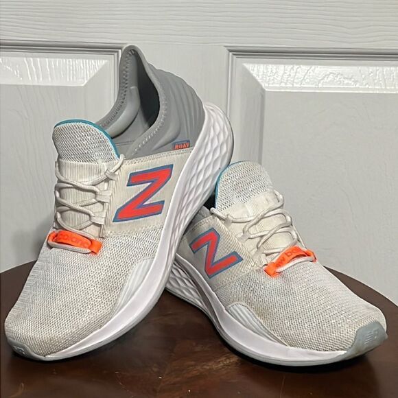 New Balance Shoes - 🔥🔥New Balance ROAV FreshFoam - Great‎ Used Condition - Women Sz 10 🔥🔥